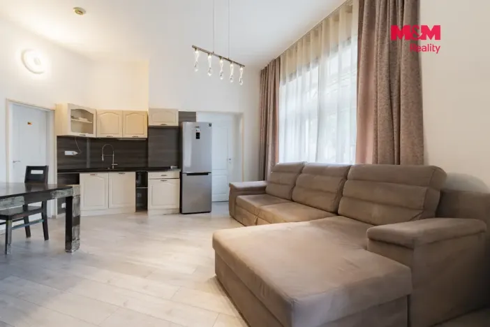 Prodej činžovního domu, Karlovy Vary, nábřeží Jana Palacha, 340 m2